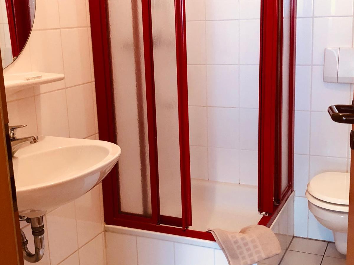 Landgasthof "Zum Schwarzen Ross" Eichenzell Exteriör bild