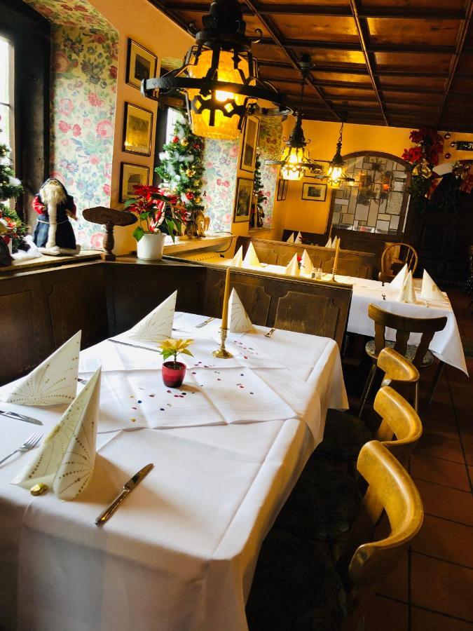 Landgasthof "Zum Schwarzen Ross" Eichenzell Exteriör bild