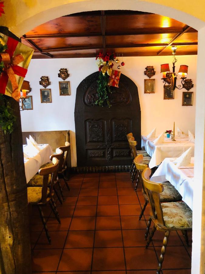Landgasthof "Zum Schwarzen Ross" Eichenzell Exteriör bild